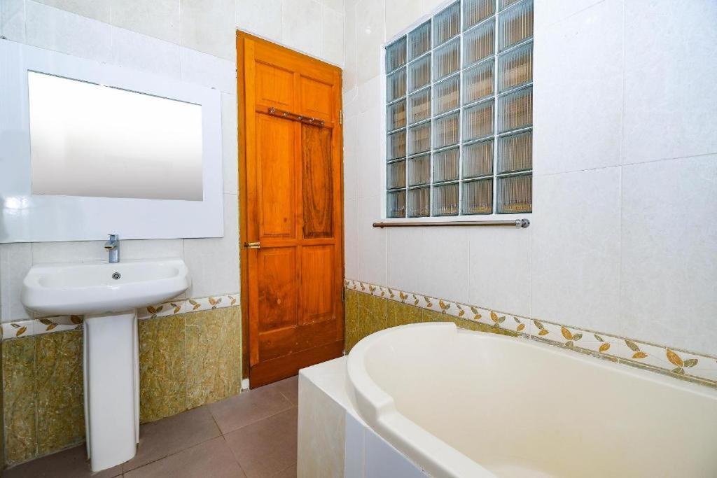 Guest House Gethsemane Салатіга Екстер'єр фото